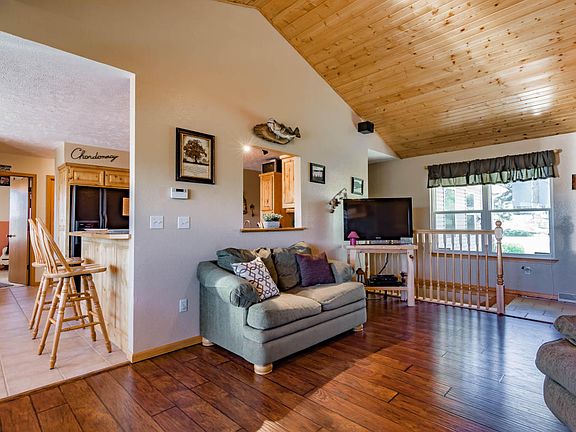 5th image of 169 Forest Ln