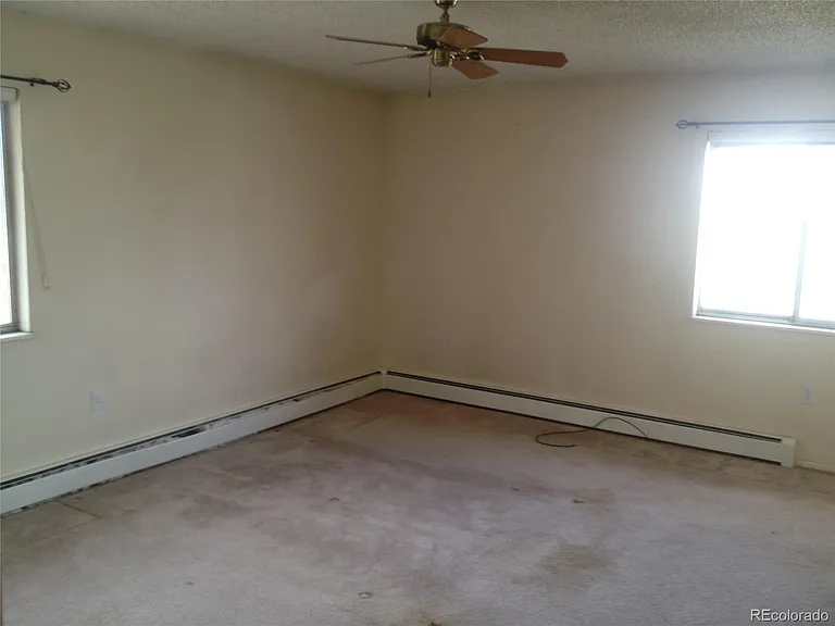 10989 Roseanna Dr — Photo 8