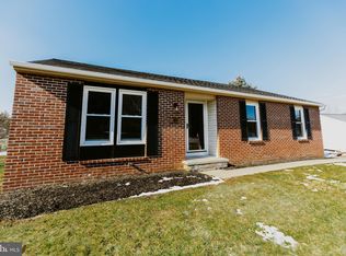 49 Cedar Ln, Stewartstown, PA 17363