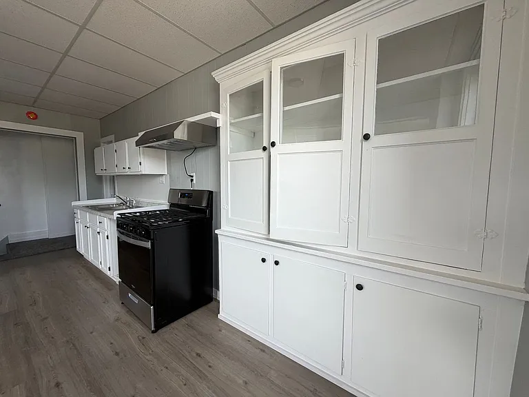 113 E Milwaukee St — Photo 22