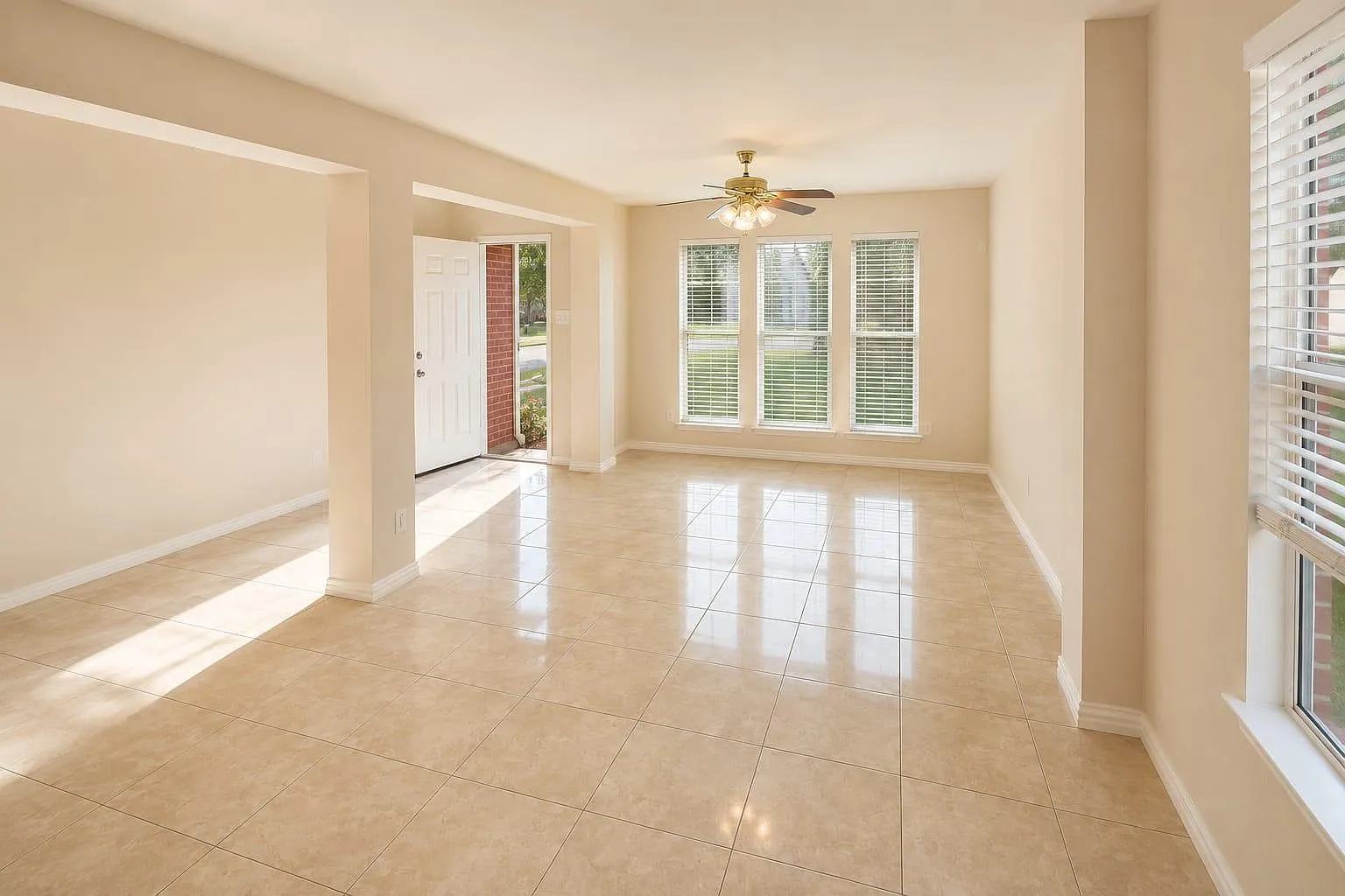 3 bed, 2.5 bath, 2442 sqft, $2,250 — Photo 2