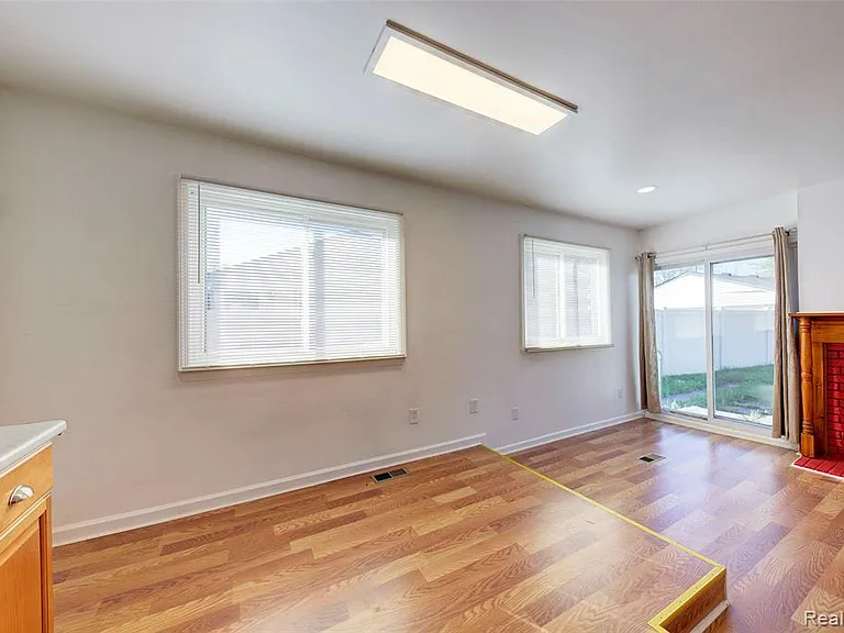 35030 Michelle Dr — Photo 6