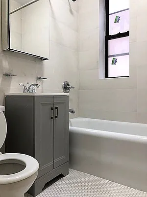 Rented by Lang Realty LLC | media 6