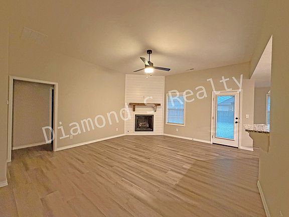 3rd image of 4124 N Venice Ave