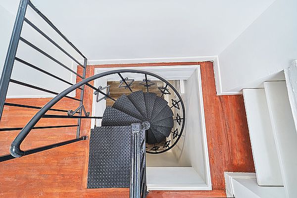 1st image of 113 W 82nd St #1R