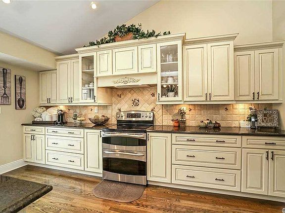 4th image of 15 Cherrywood Dr