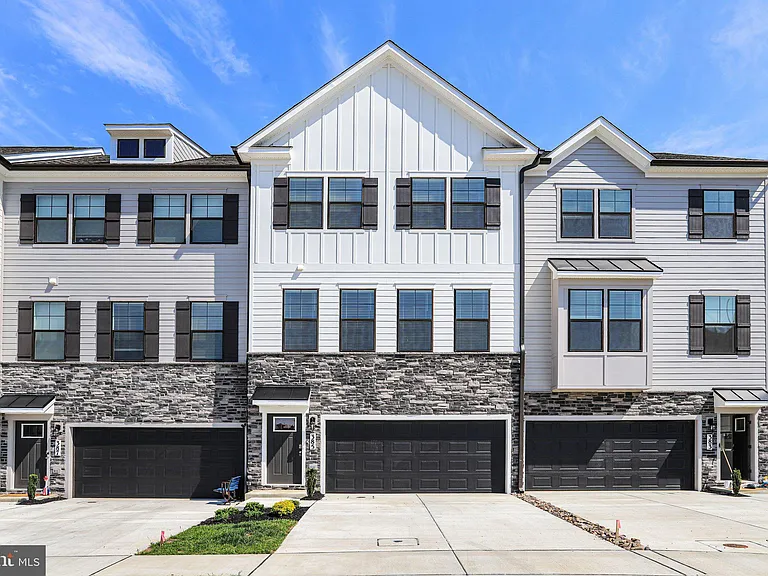 385 Ensemble Way — Photo 1
