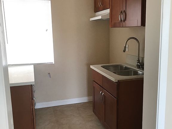 4th image of 16433 Woodruff Ave APT 39