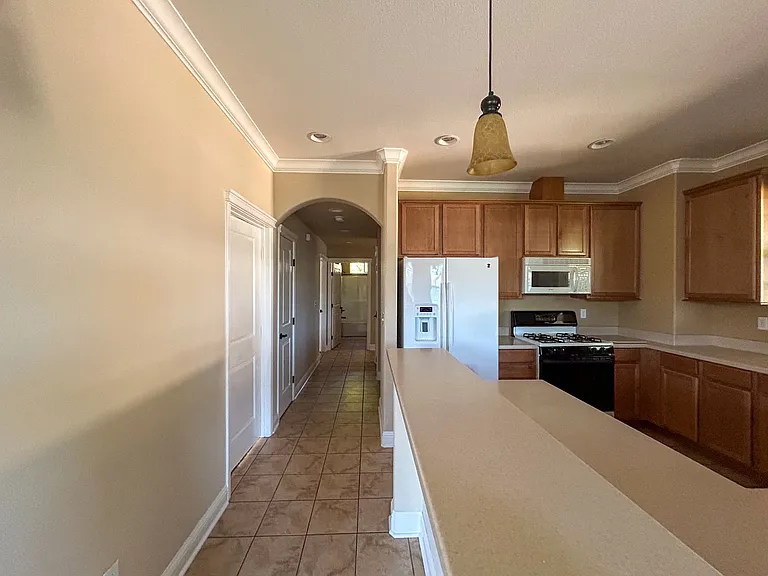 1320 Anita Ct — Photo 4