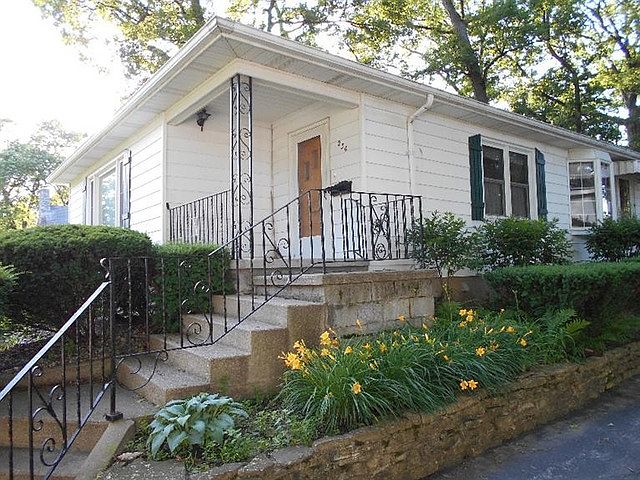 230 W Oakley Ave, Lowell, IN 46356 | Zillow