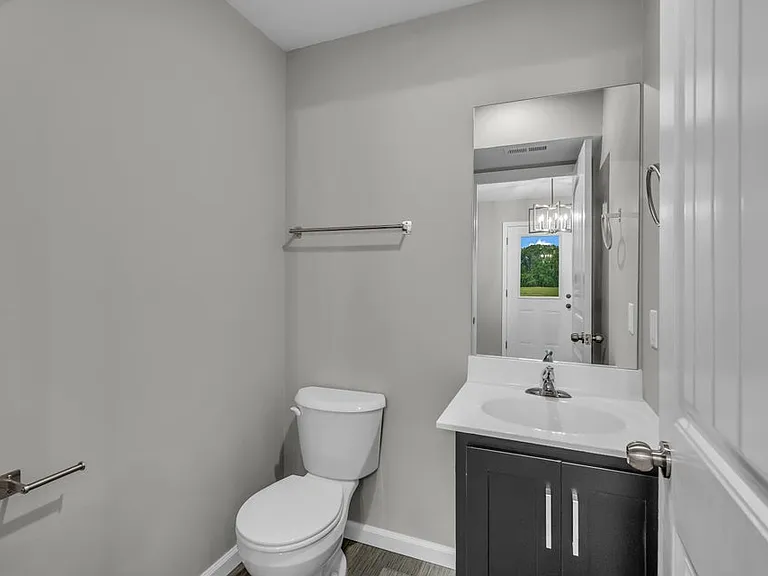 2814 Burke Ave — Photo 4