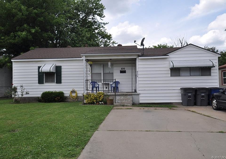 1st image of 826 N Maplewood Ave