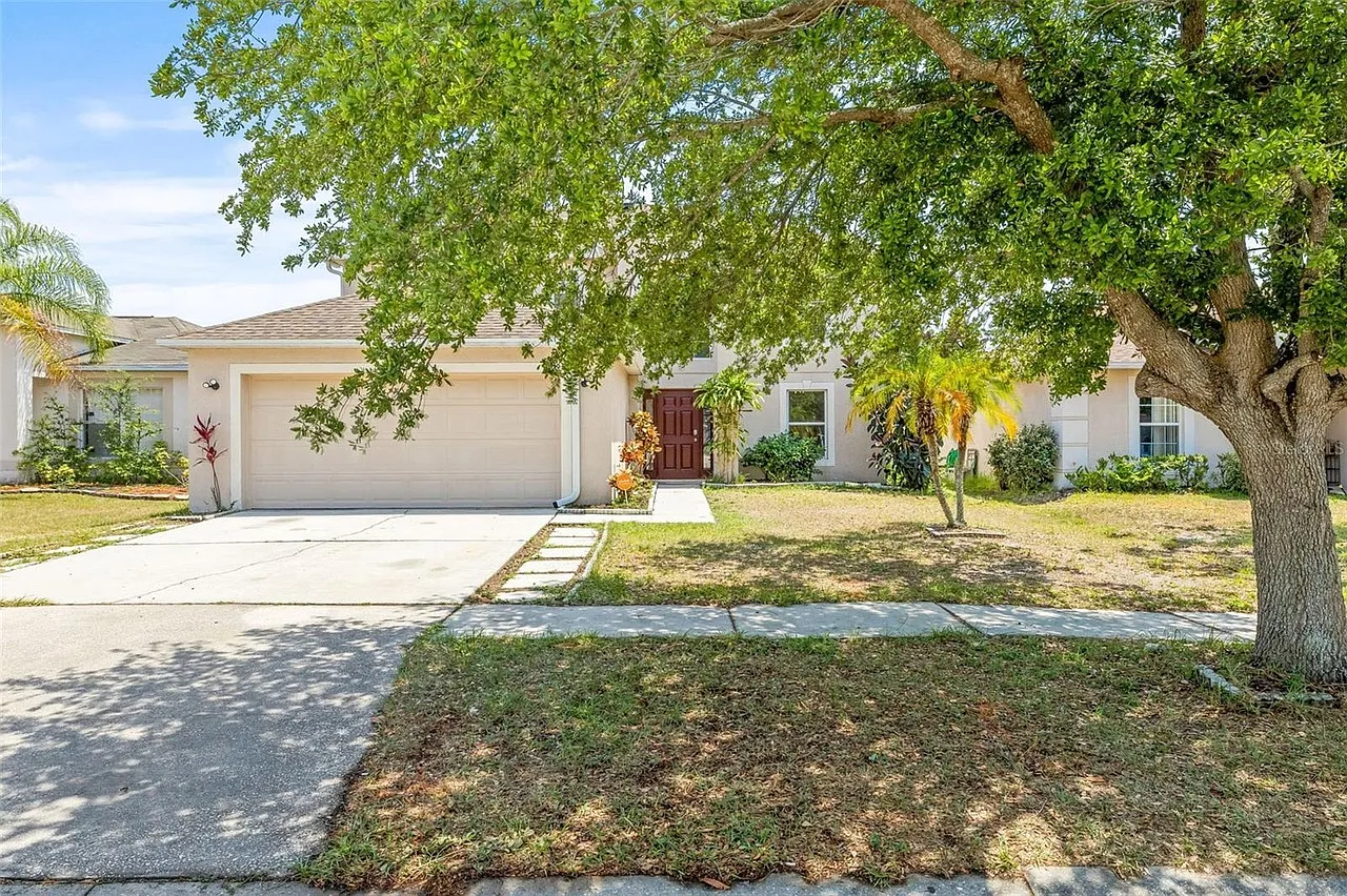 4 bed, 2.5 bath, 2222 sqft, $3,400 — Photo 1