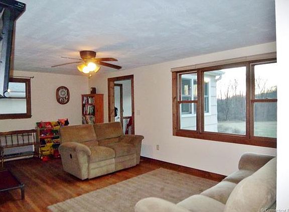 4th image of 6 Hebert Dr