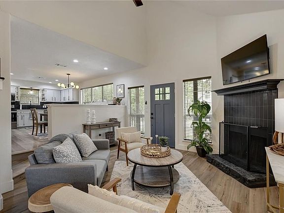 3rd image of 343 Shady Bluff Dr