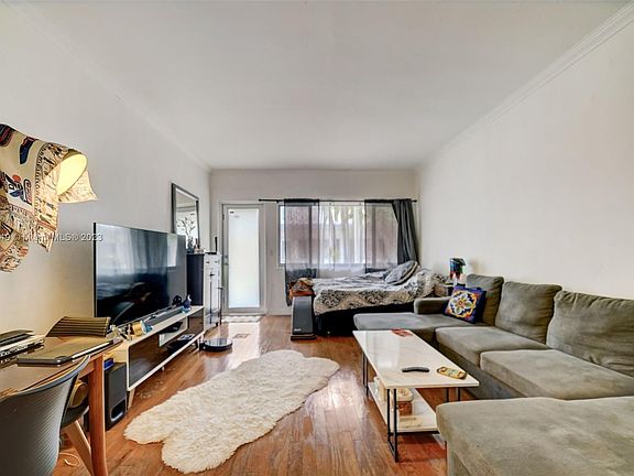 3rd image of 1840 James Ave APT 12