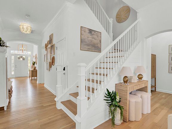 5th image of 704 Netherton Ct