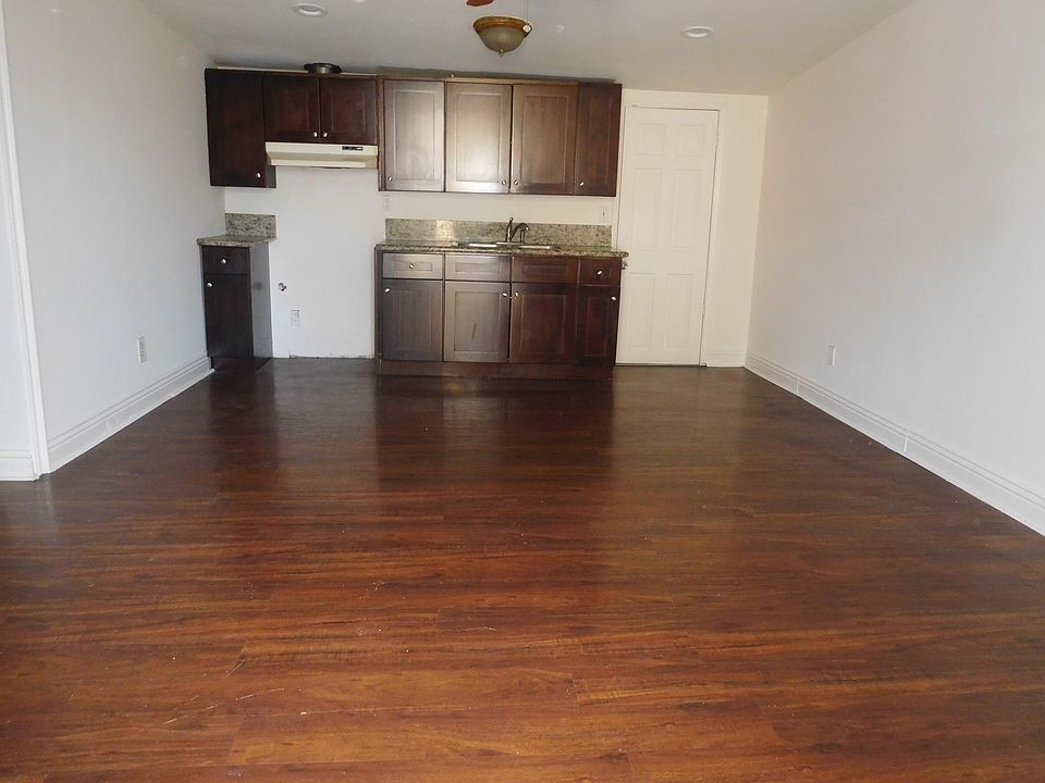 1st image of 572 1/2 Hyde Park Pl