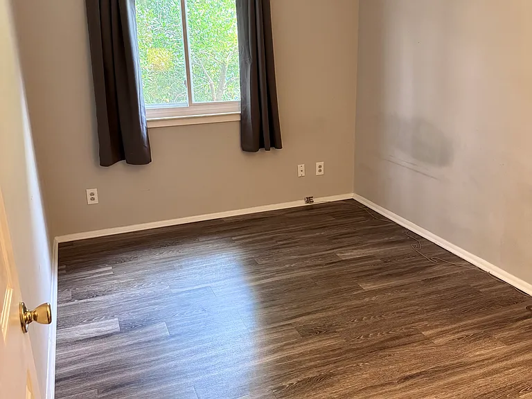 1101 Scaleybark Rd — Photo 10