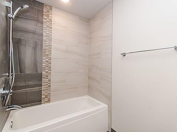 5th image of 1639 W Grand Ave APT 403