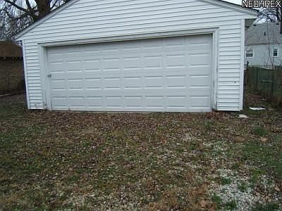 3rd image of 1010 Merton Ave