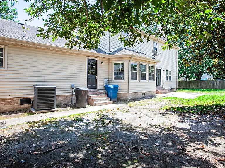 1513 Narbonne Ct — Photo 12