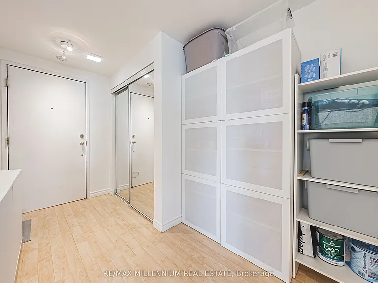 135 James St S #1401 — Photo 6