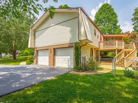 2nd image of 7021 Pinebrook Dr