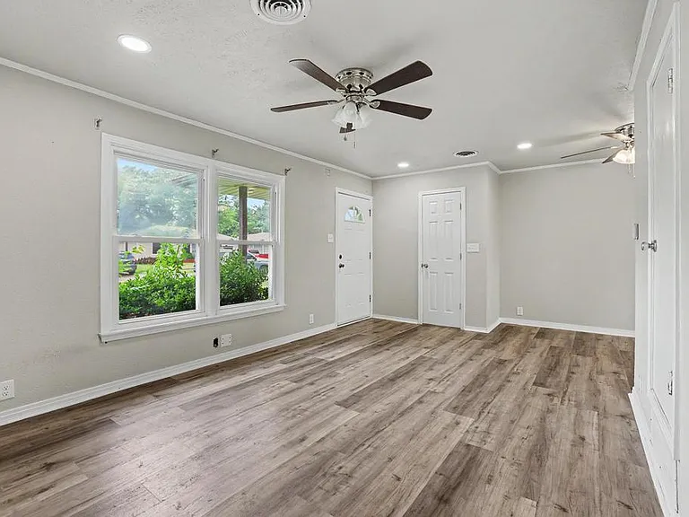 2407 N Shannon St — Photo 5
