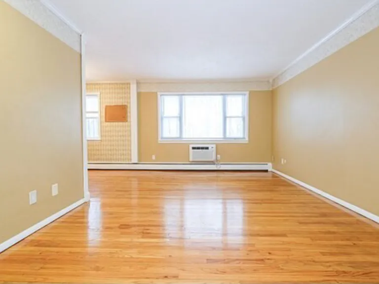 261 Regency Park Dr — Photo 8