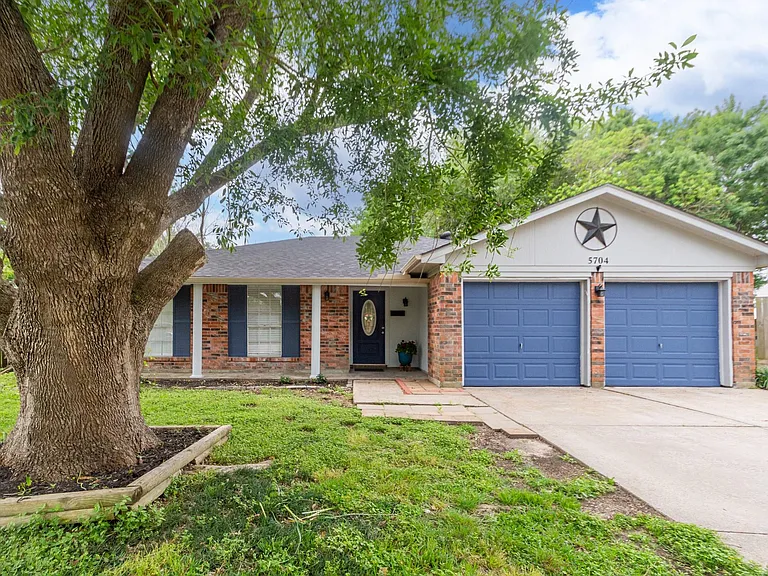 5704 Leggett Ln — Photo 29