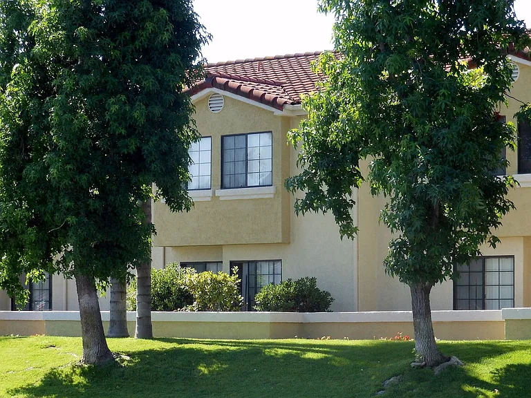 Los Olivos Apartments — Photo 37
