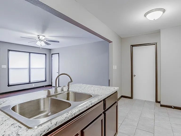 716 S Oliver Ave #716 — Photo 9
