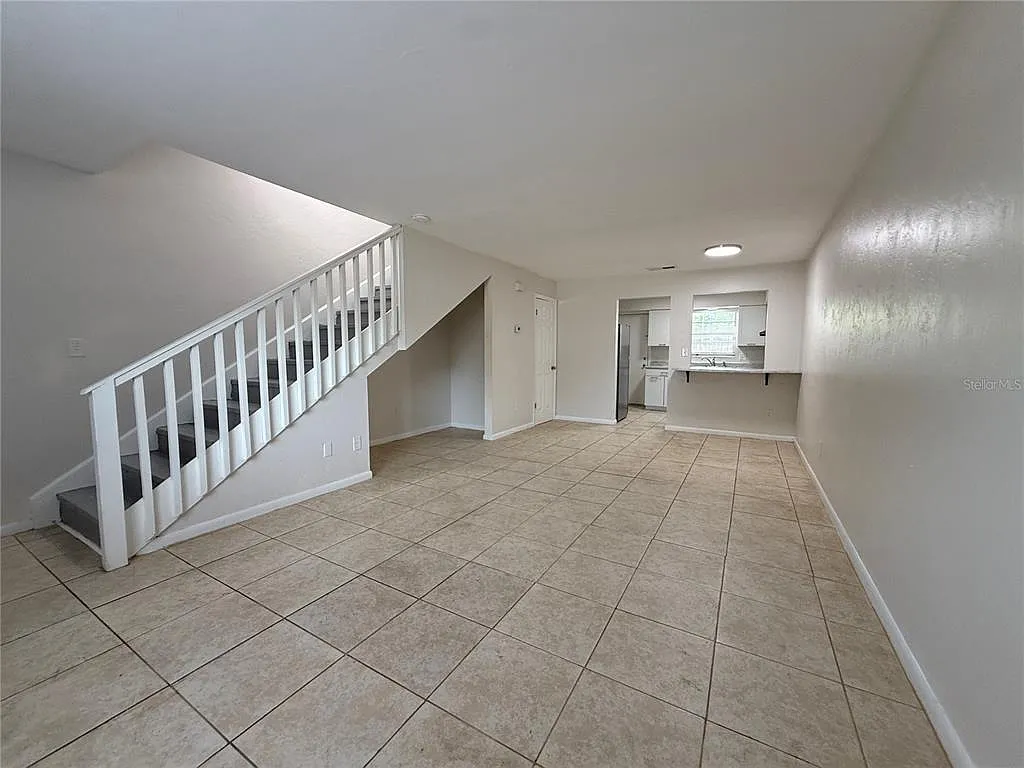 Building Photo - 6030 SW 12th Pl #2