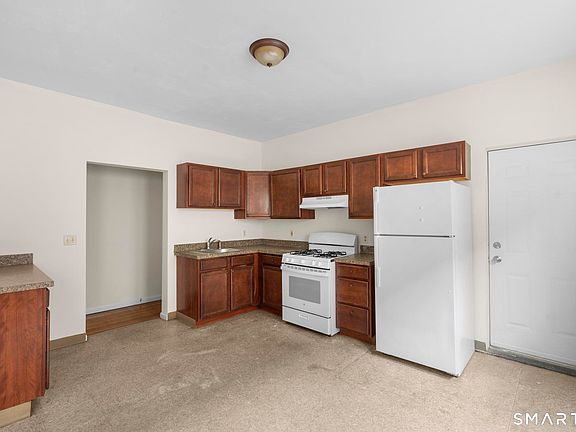 5th image of 985 Bank Street