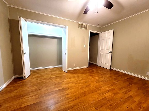 4th image of 703 Booker St #705