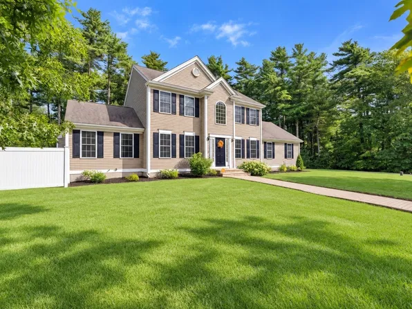 3 Autumn Dr, Wareham, MA 02571