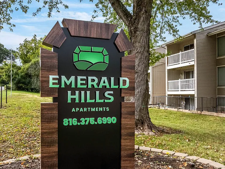 Emerald Hills Apartments — Photo 5