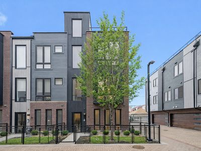 4210 W Belmont Ave #1, Chicago, IL, 60641