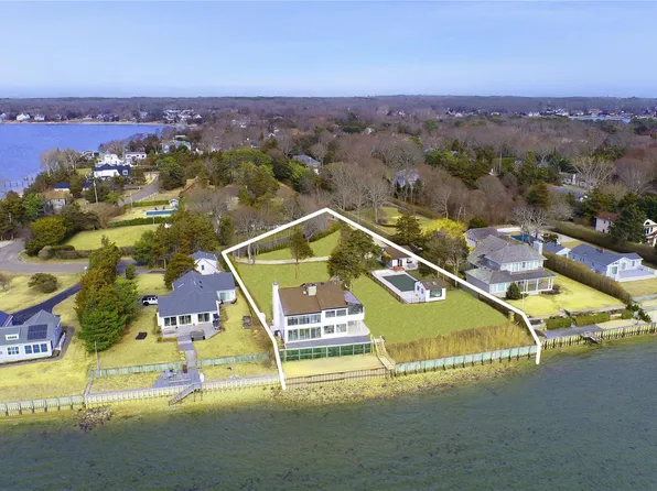 11 Tiana Circle, Hampton Bays, NY 11946