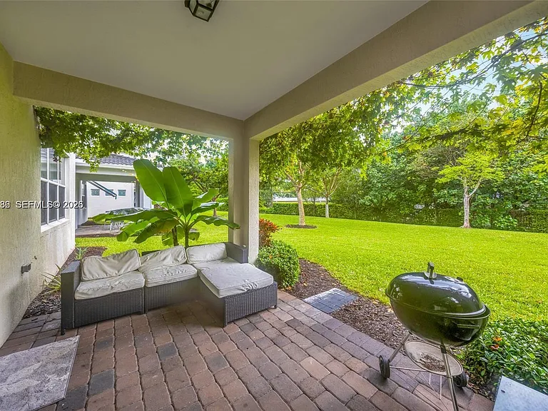 932 Banyan Dr — Photo 26