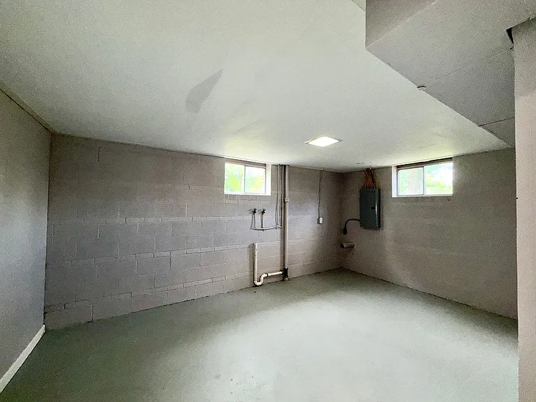 920 Eisenhower Dr — Photo 18
