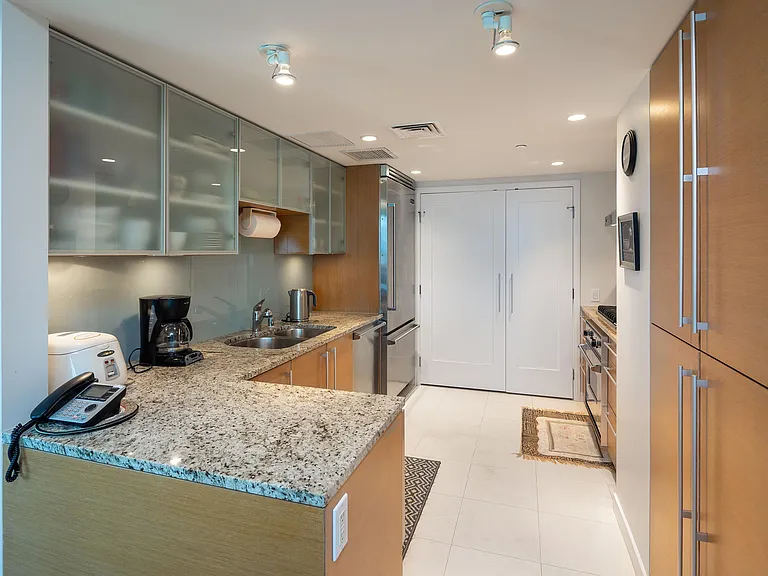 1177 Queen St #4106-1 — Photo 3