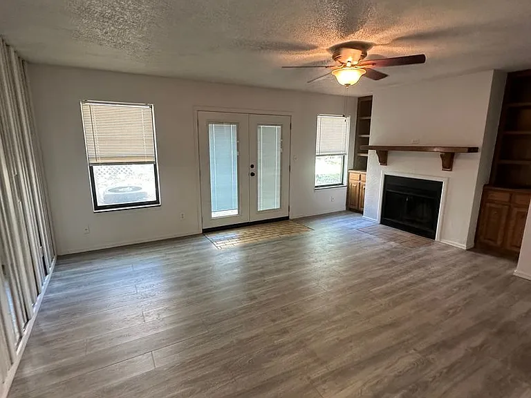 1300 N Rockwell Ave — Photo 10