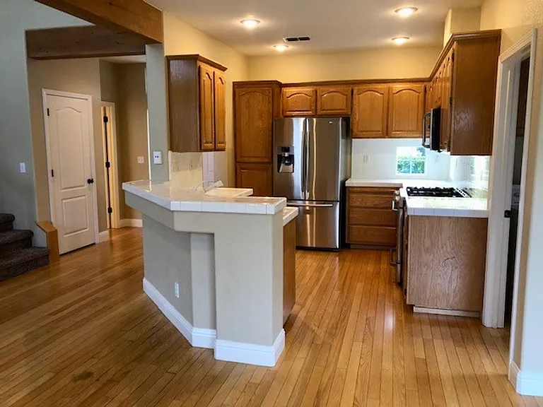 340 Caples Dr — Photo 6