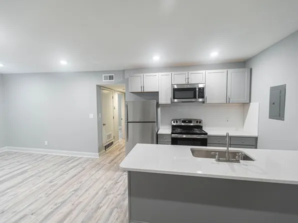1207 E Armour, 1207 E Armour Blvd APT 206, Kansas City, MO 64109