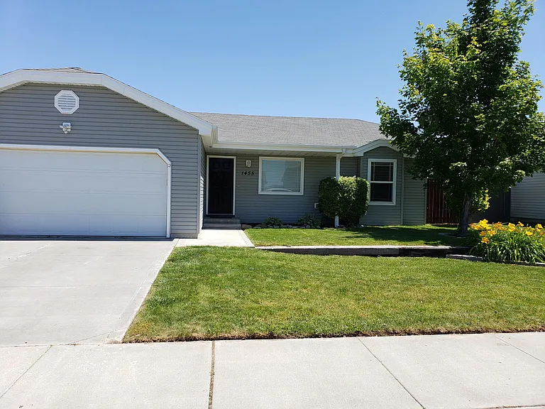 1455 Sommer St — Photo 16
