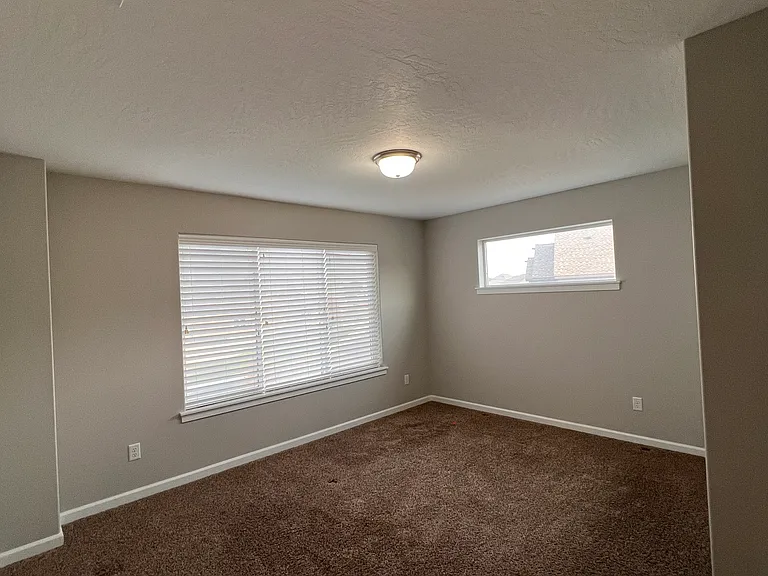 665 Hunter St — Photo 15