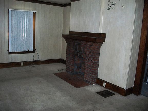 3rd image of 42 Elmwood Ave E