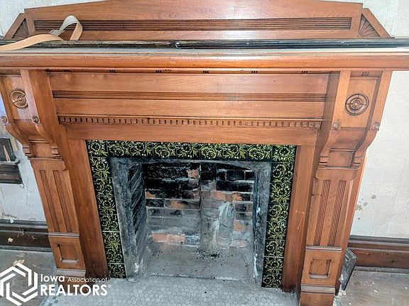 5th image of 317 S Central Ave